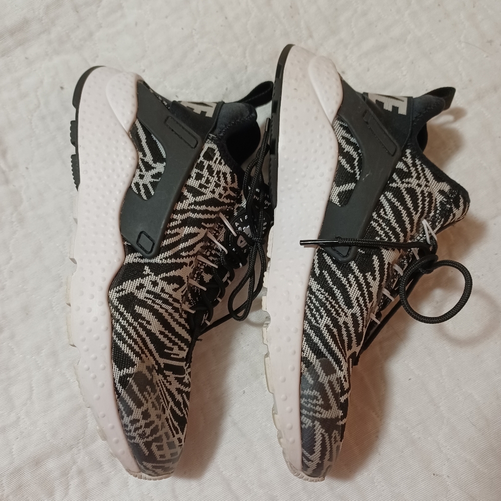 Nike Air Hurache Run Ultra Sneakers Women's 8 - image 3